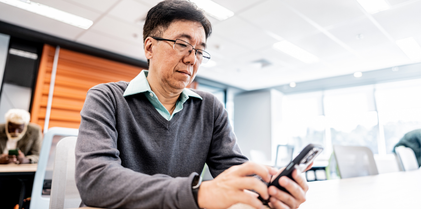 Fraudulent notifications on a cell phone.